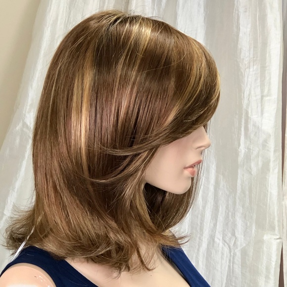 NWT Red Brown Shoulder Length Wig with Layers - Picture 5 of 8